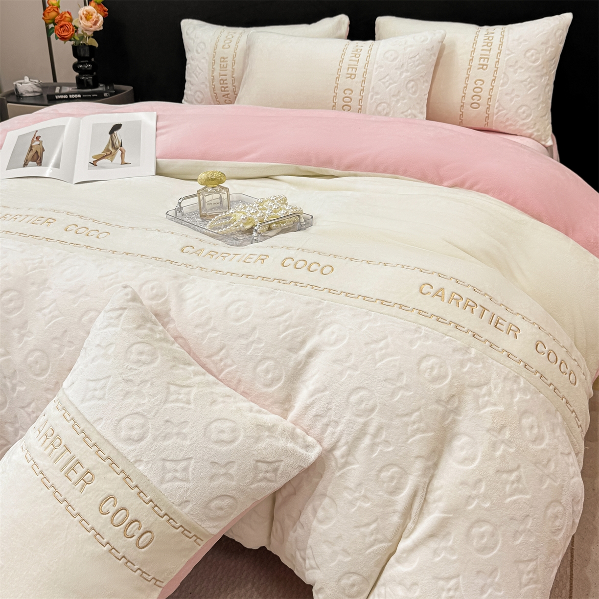 灰鲸 2025新款牛奶绒拼接刺绣雕花四件套-威登 威登-奶昔白+可可粉