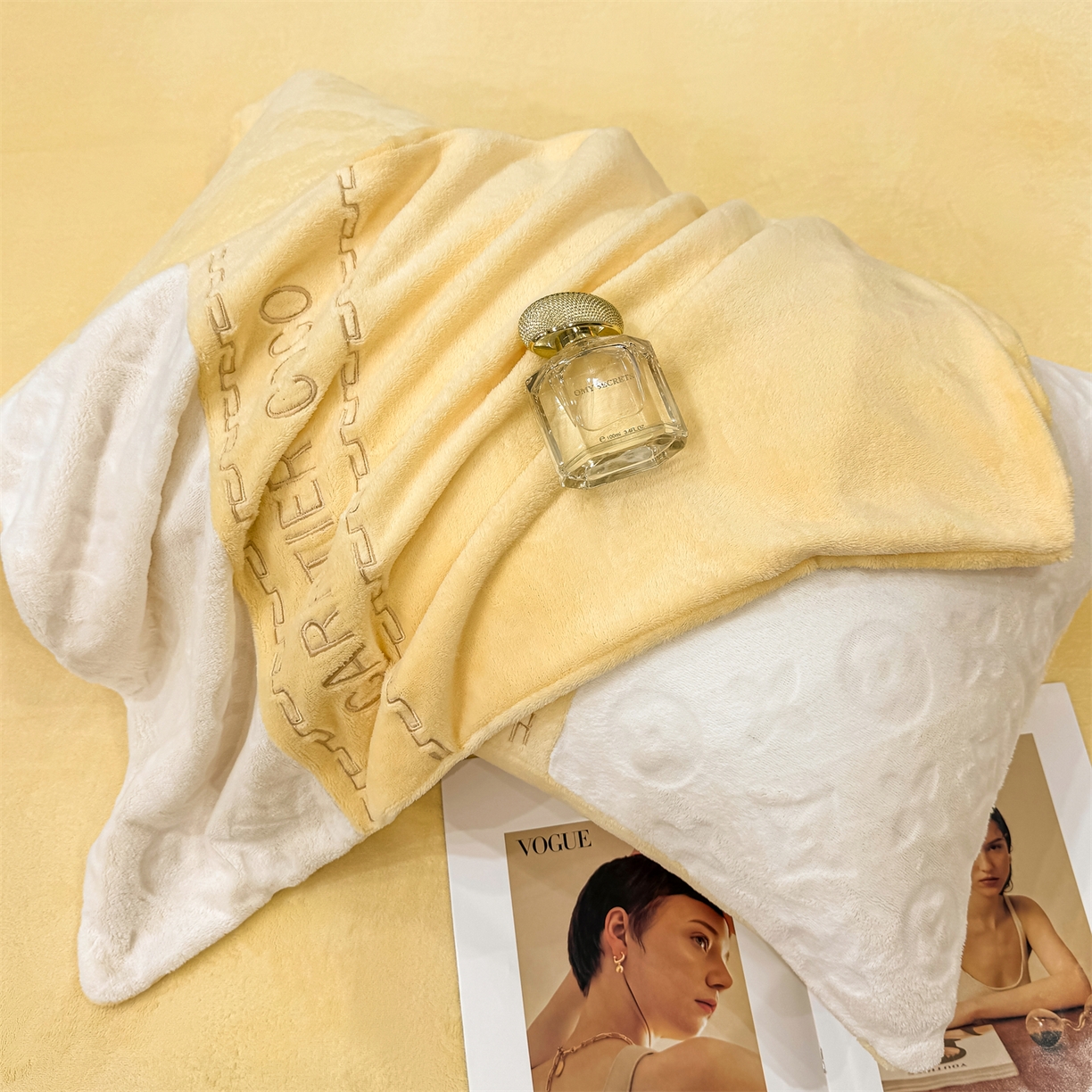 91家纺网 家纺一手货源 找家纺 灰鲸 2025新款牛奶绒拼接刺绣雕花四件套-威登 威登-奶黄