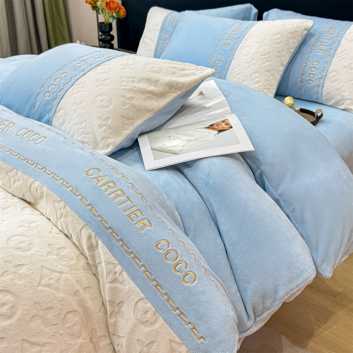 91家纺网 家纺一手货源 找家纺 灰鲸 2025新款牛奶绒拼接刺绣雕花四件套-威登 威登-繁星蓝