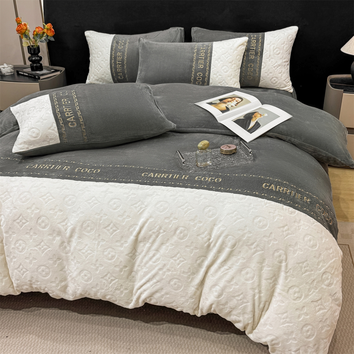 91家纺网 家纺一手货源 找家纺 灰鲸 2025新款牛奶绒拼接刺绣雕花四件套-威登 威登-绅士灰