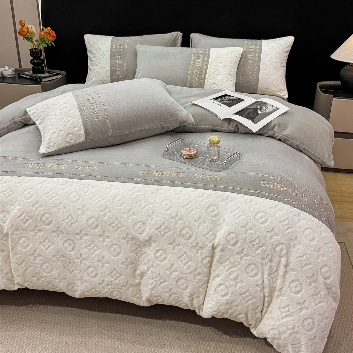 91家纺网 家纺一手货源 找家纺 灰鲸 2025新款牛奶绒拼接刺绣雕花四件套-威登 威登-纳多灰