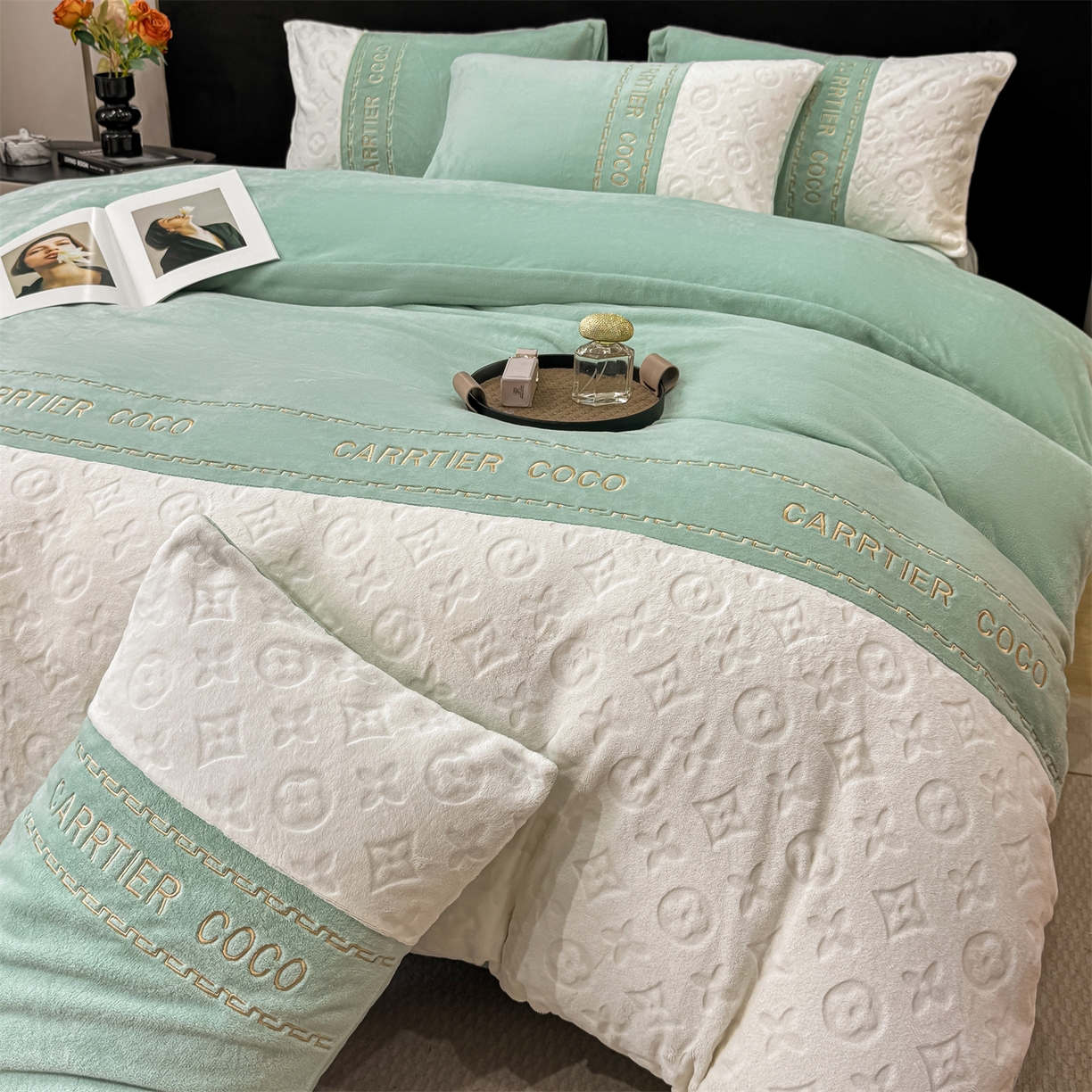 91家纺网 家纺一手货源 找家纺 （总）灰鲸 2025新款牛奶绒拼接刺绣雕花四件套-威登