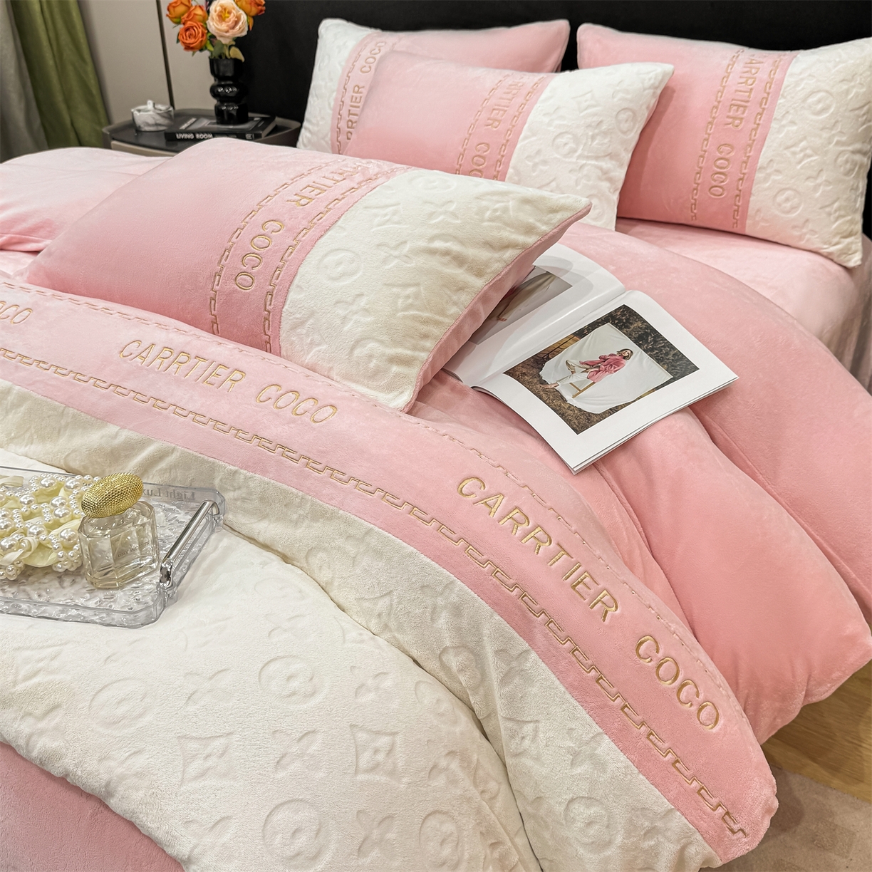 91家纺网 家纺一手货源 找家纺 灰鲸 2025新款牛奶绒拼接刺绣雕花四件套-威登 威登-可可粉