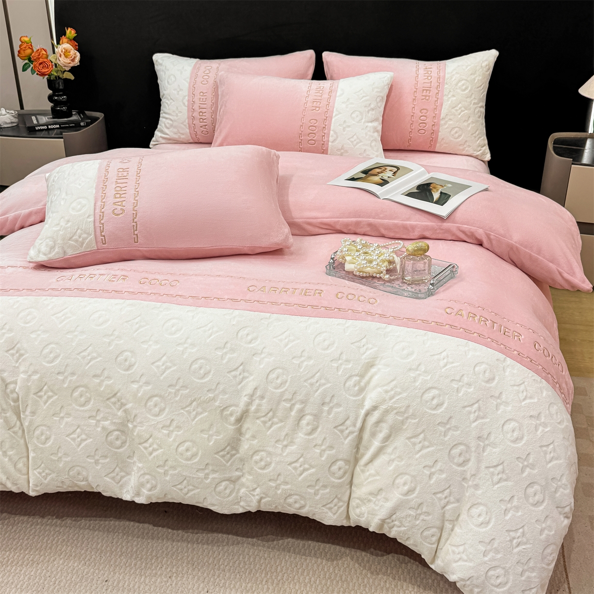 91家纺网 家纺一手货源 找家纺 灰鲸 2025新款牛奶绒拼接刺绣雕花四件套-威登 威登-可可粉