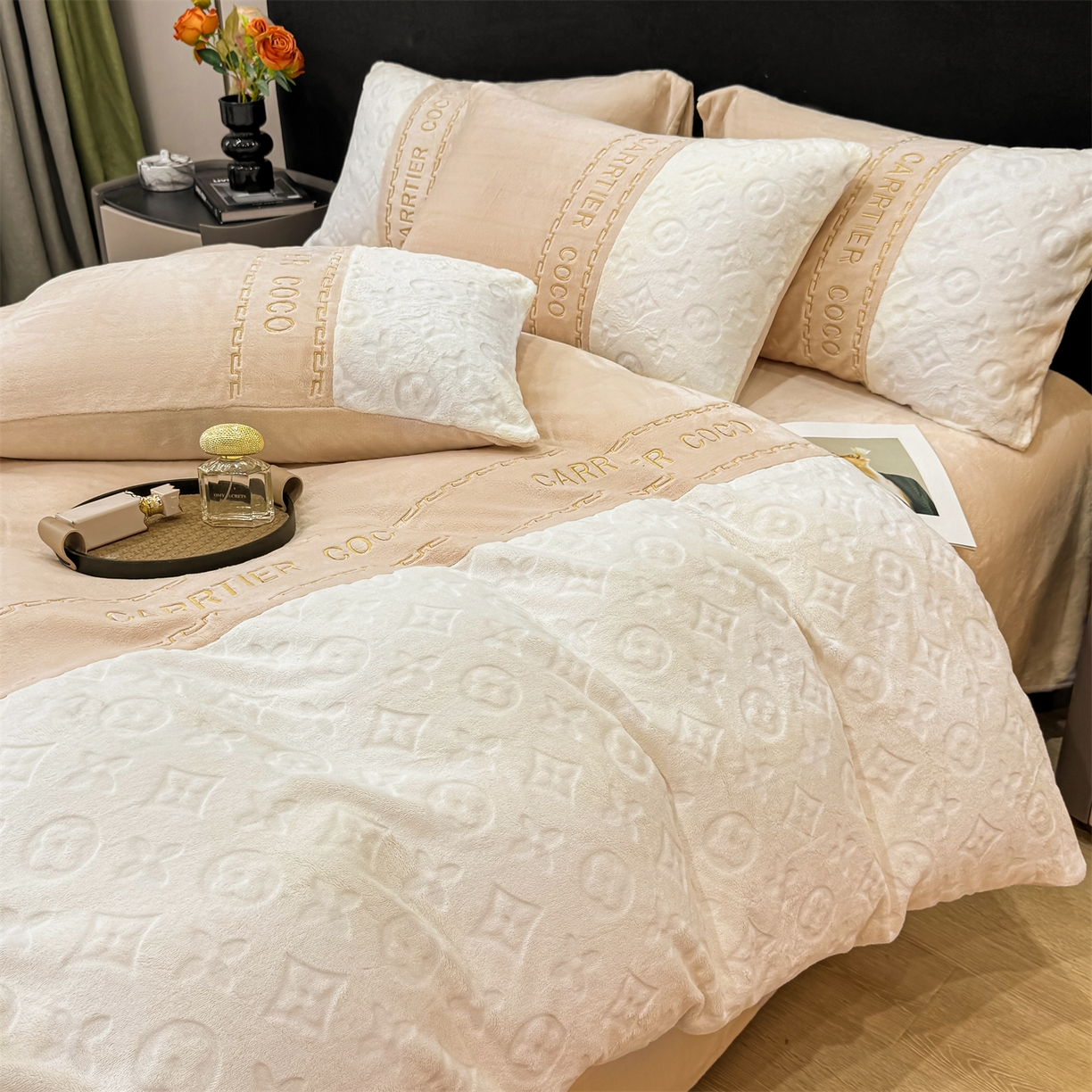 91家纺网 家纺一手货源 找家纺 灰鲸 2025新款牛奶绒拼接刺绣雕花四件套-威登 威登-香槟