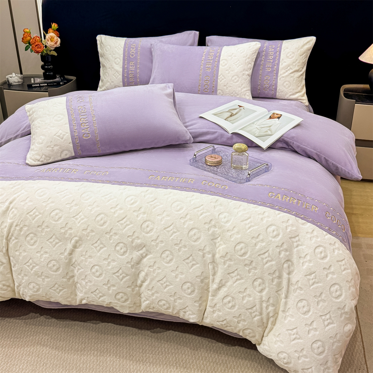 91家纺网 家纺一手货源 找家纺 灰鲸 2025新款牛奶绒拼接刺绣雕花四件套-威登 威登-风铃紫