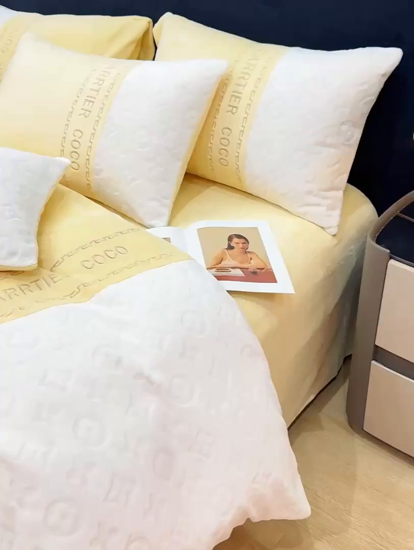 91家纺网 家纺一手货源 找家纺 灰鲸 2025新款牛奶绒拼接刺绣雕花四件套-威登 威登-奶黄