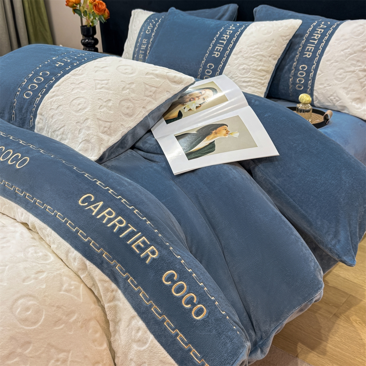 91家纺网 家纺一手货源 找家纺 灰鲸 2025新款牛奶绒拼接刺绣雕花四件套-威登 威登-宾利蓝