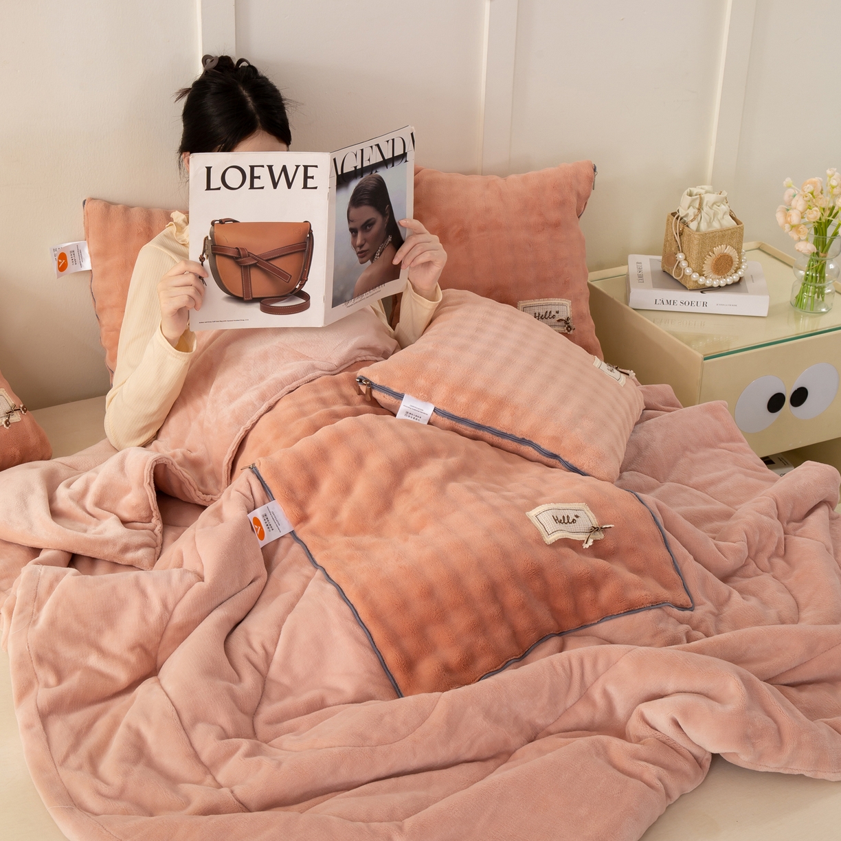 91家纺网 家纺一手货源 找家纺 多今家纺 2025新款牛奶绒贴布抱枕被子-遇见系列 遇见-淡粉