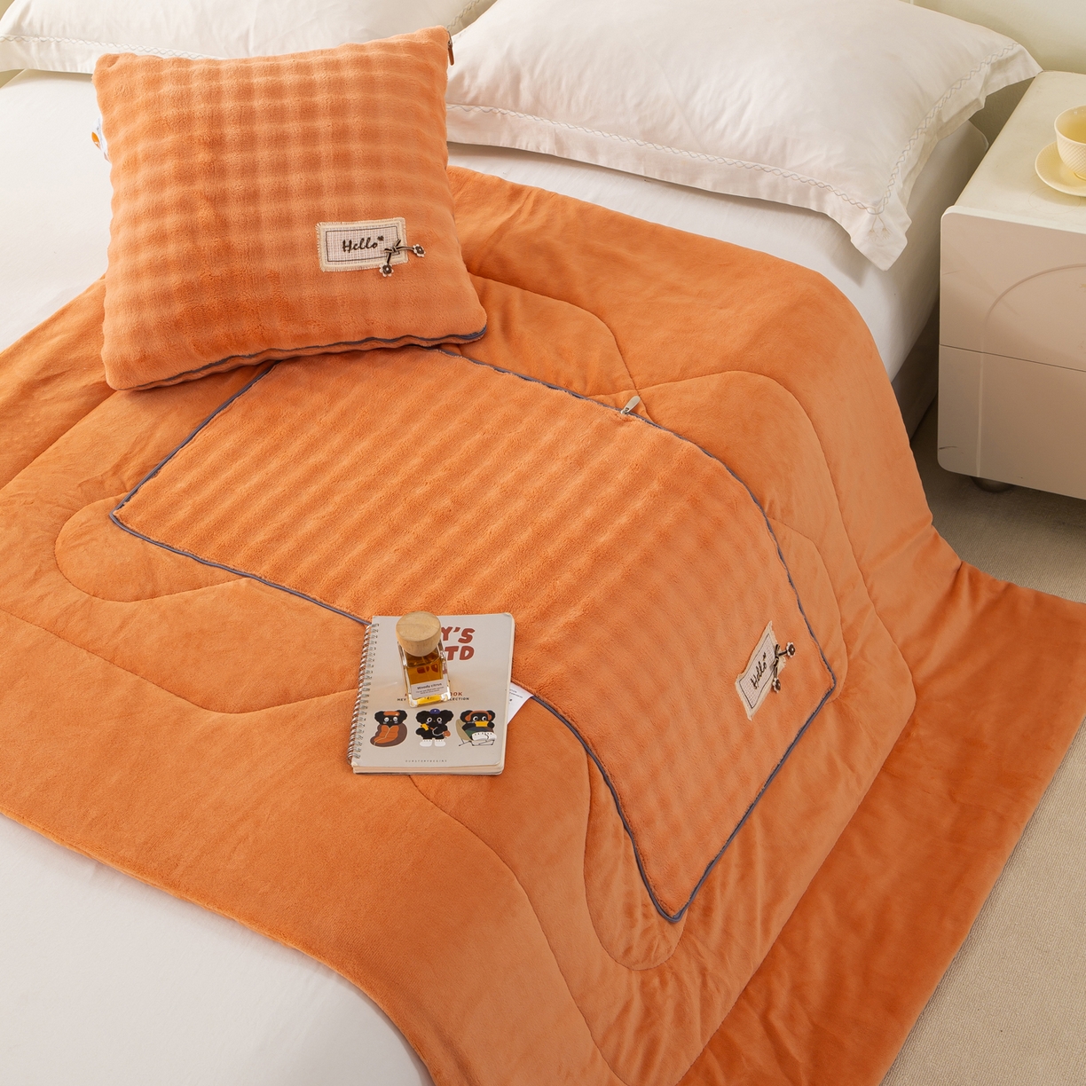 91家纺网 家纺一手货源 找家纺 多今家纺 2025新款牛奶绒贴布抱枕被子-遇见系列 遇见-落霞橙