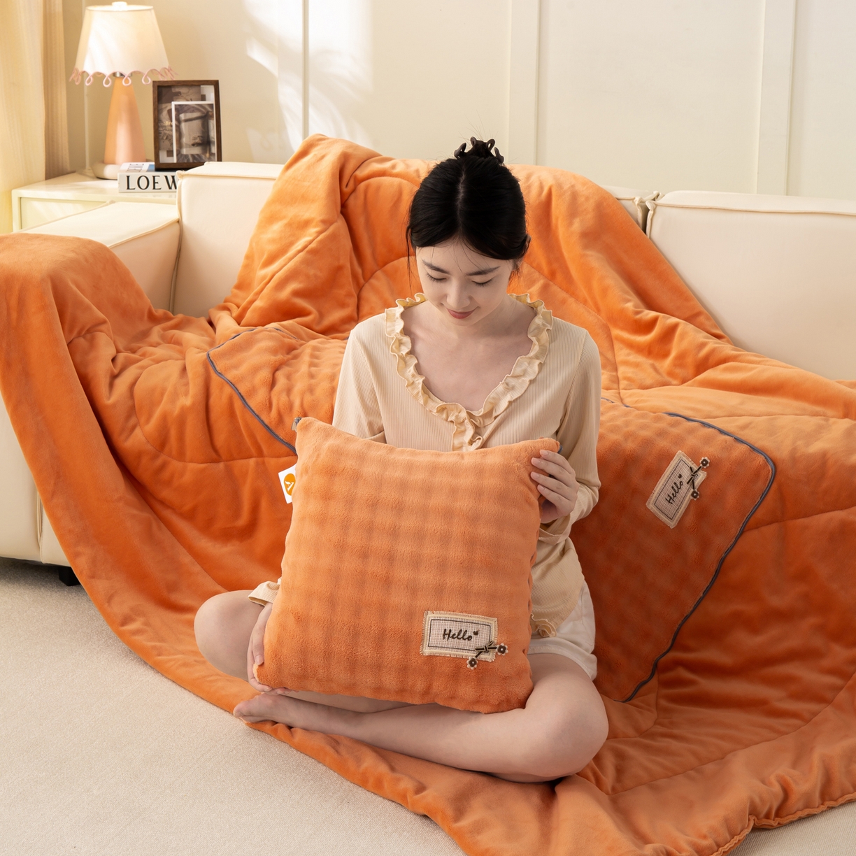 91家纺网 家纺一手货源 找家纺 多今家纺 2025新款牛奶绒贴布抱枕被子-遇见系列 遇见-落霞橙