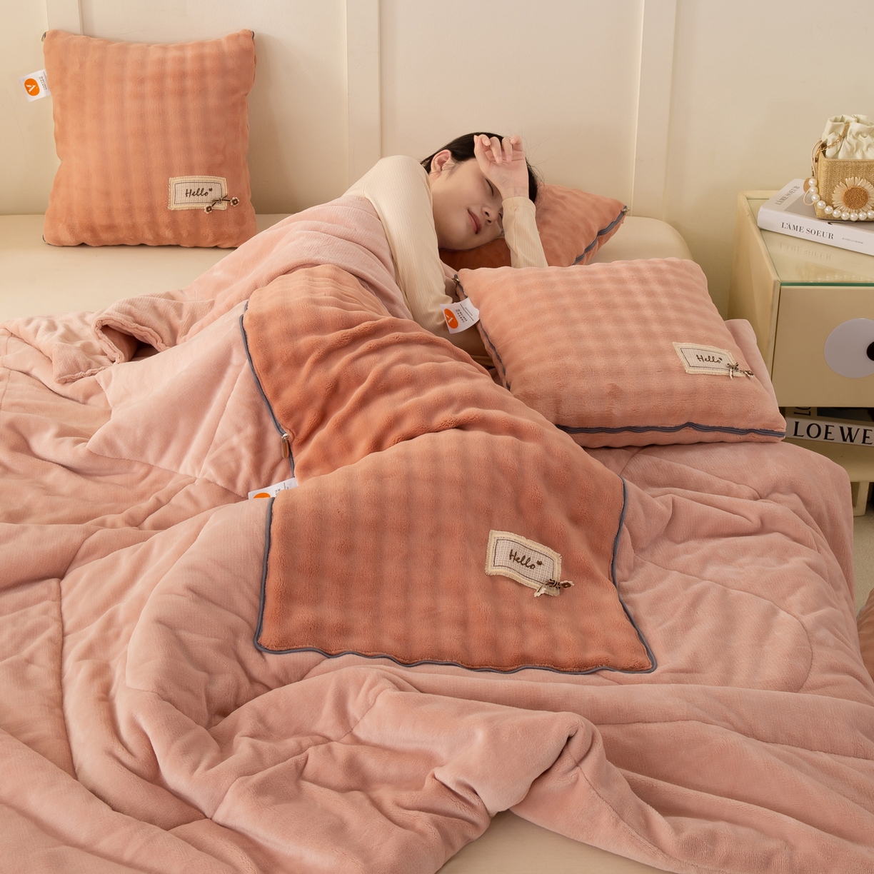 91家纺网 家纺一手货源 找家纺 （总）多今家纺 2025新款牛奶绒贴布抱枕被子-遇见系列