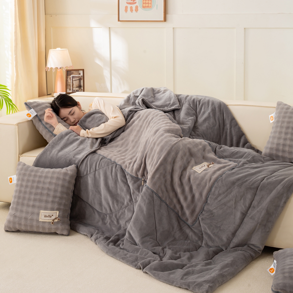 91家纺网 家纺一手货源 找家纺 多今家纺 2025新款牛奶绒贴布抱枕被子-遇见系列 遇见-月光灰