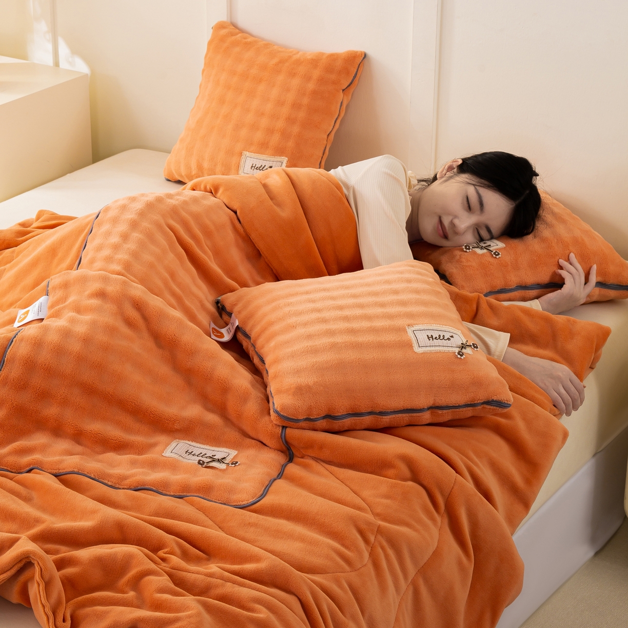 91家纺网 家纺一手货源 找家纺 多今家纺 2025新款牛奶绒贴布抱枕被子-遇见系列 遇见-落霞橙