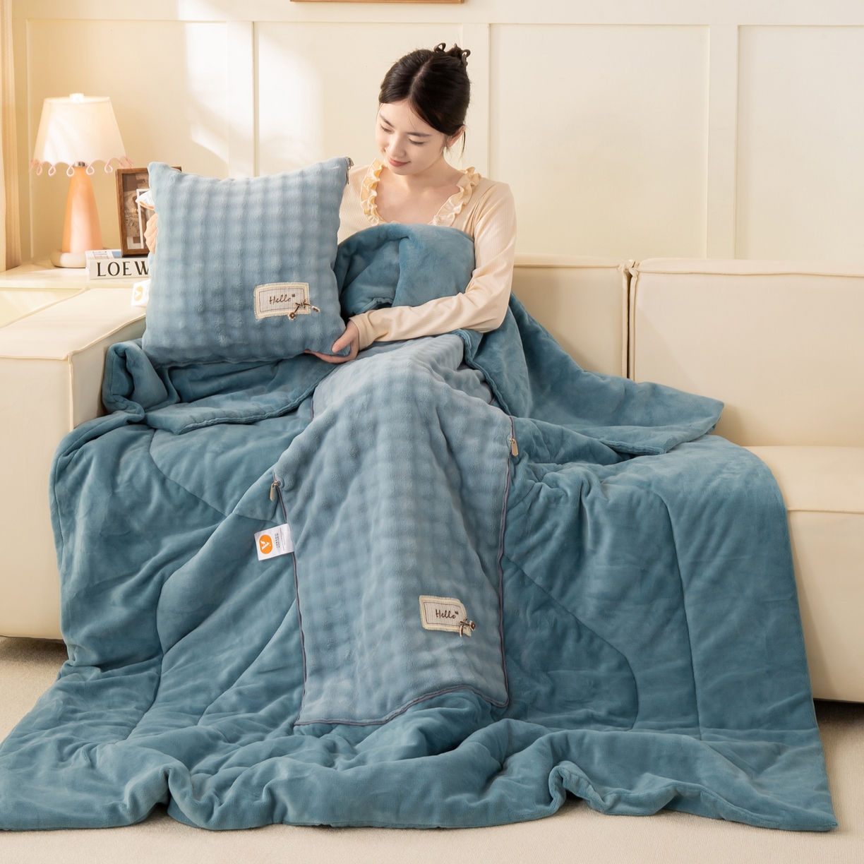 91家纺网 家纺一手货源 找家纺 多今家纺 2025新款牛奶绒贴布抱枕被子-遇见系列 遇见-天空蓝