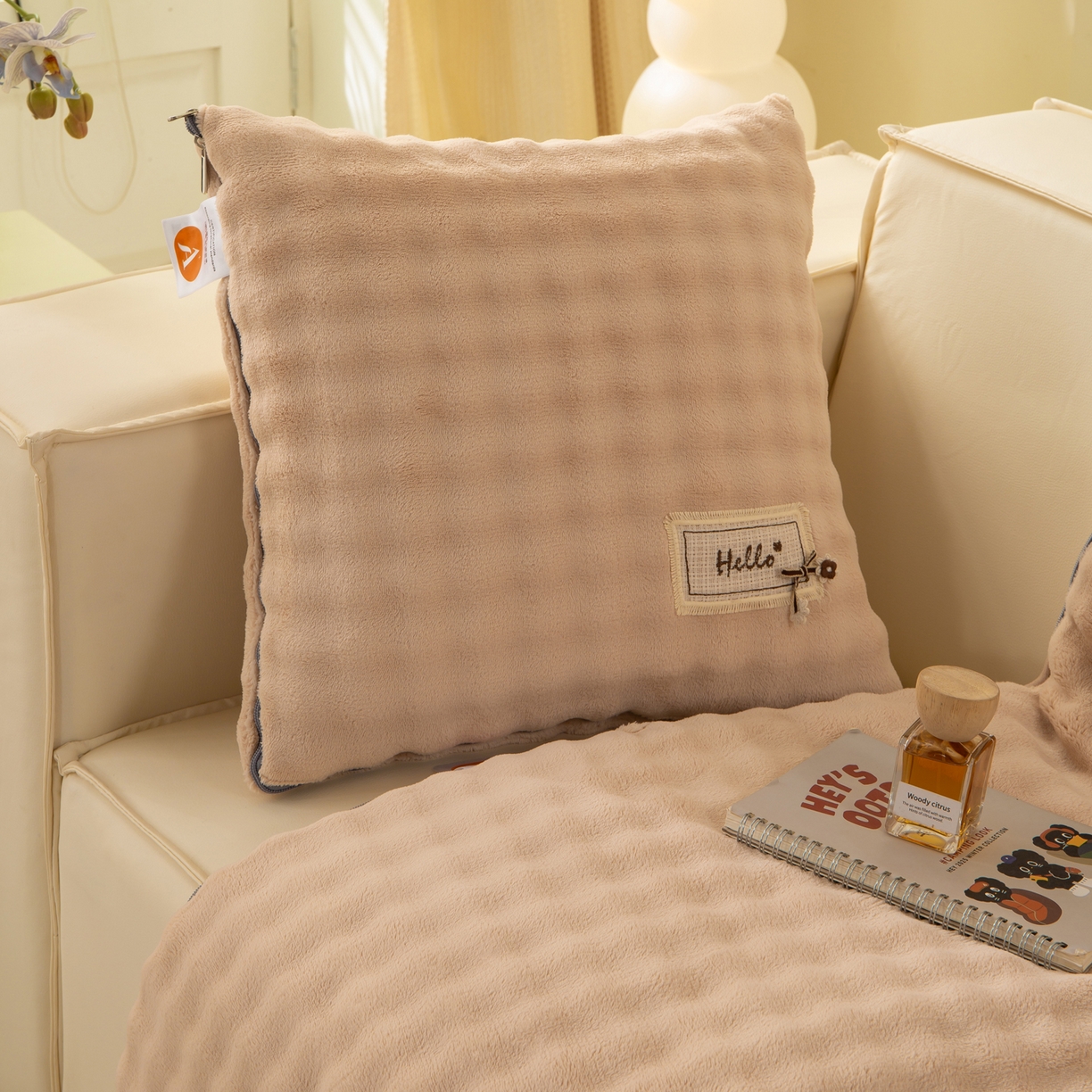 91家纺网 家纺一手货源 找家纺 多今家纺 2025新款牛奶绒贴布抱枕被子-遇见系列 遇见-象牙黄