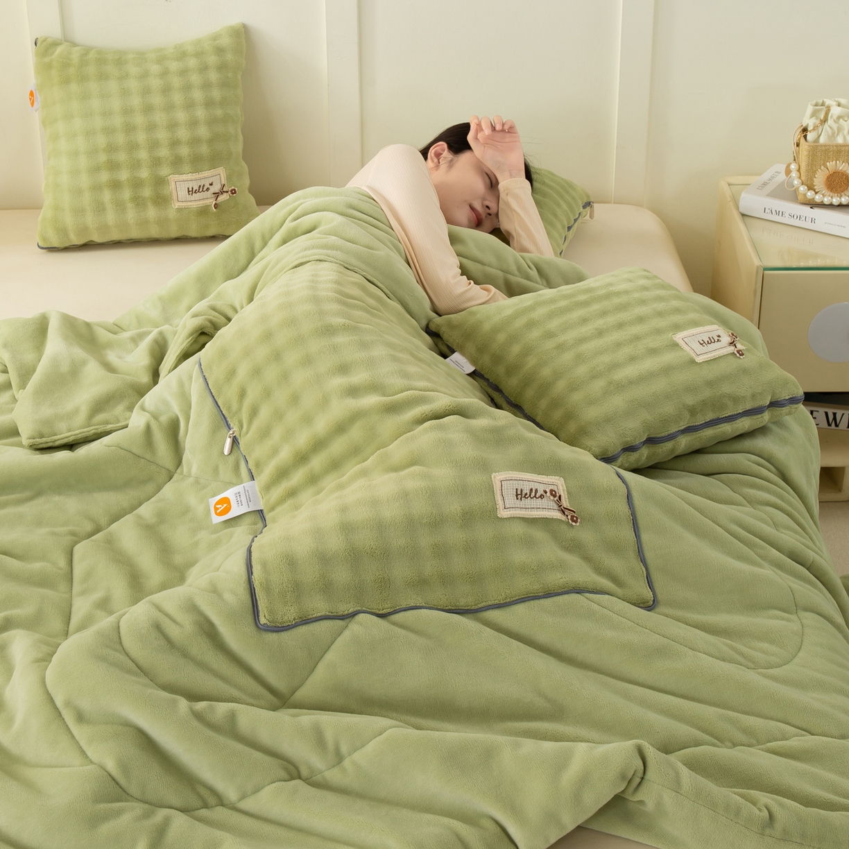 91家纺网 家纺一手货源 找家纺 多今家纺 2025新款牛奶绒贴布抱枕被子-遇见系列 遇见-青麦绿