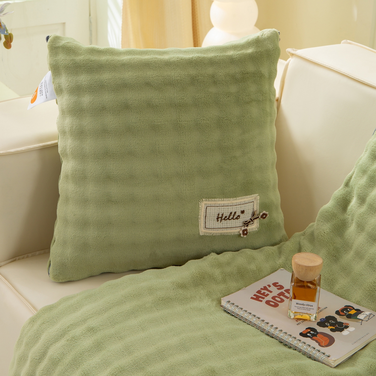 91家纺网 家纺一手货源 找家纺 多今家纺 2025新款牛奶绒贴布抱枕被子-遇见系列 遇见-青麦绿