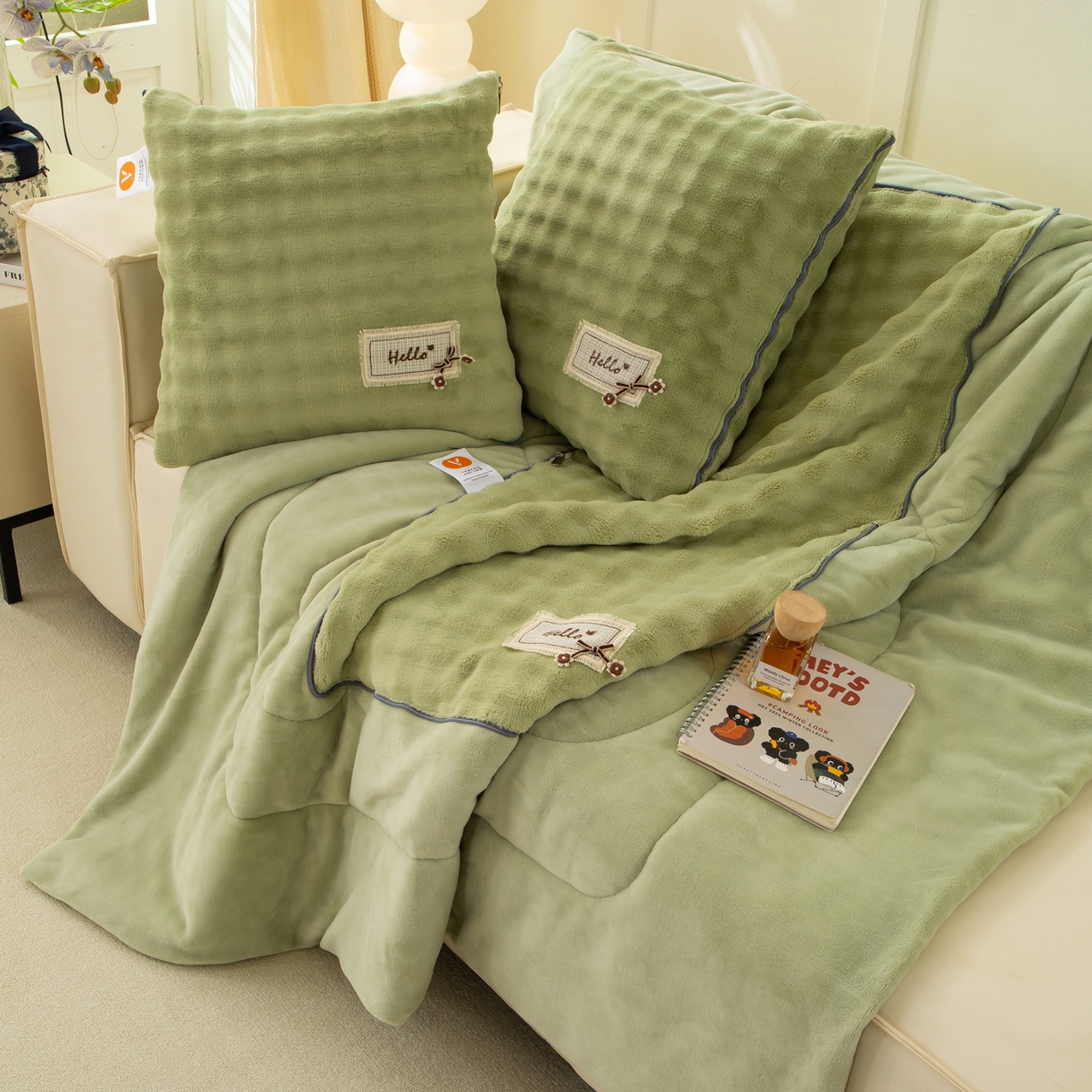 91家纺网 家纺一手货源 找家纺 多今家纺 2025新款牛奶绒贴布抱枕被子-遇见系列 遇见-青麦绿