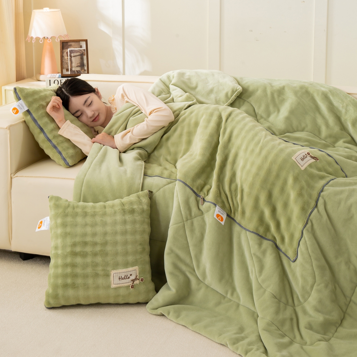 91家纺网 家纺一手货源 找家纺 多今家纺 2025新款牛奶绒贴布抱枕被子-遇见系列 遇见-青麦绿