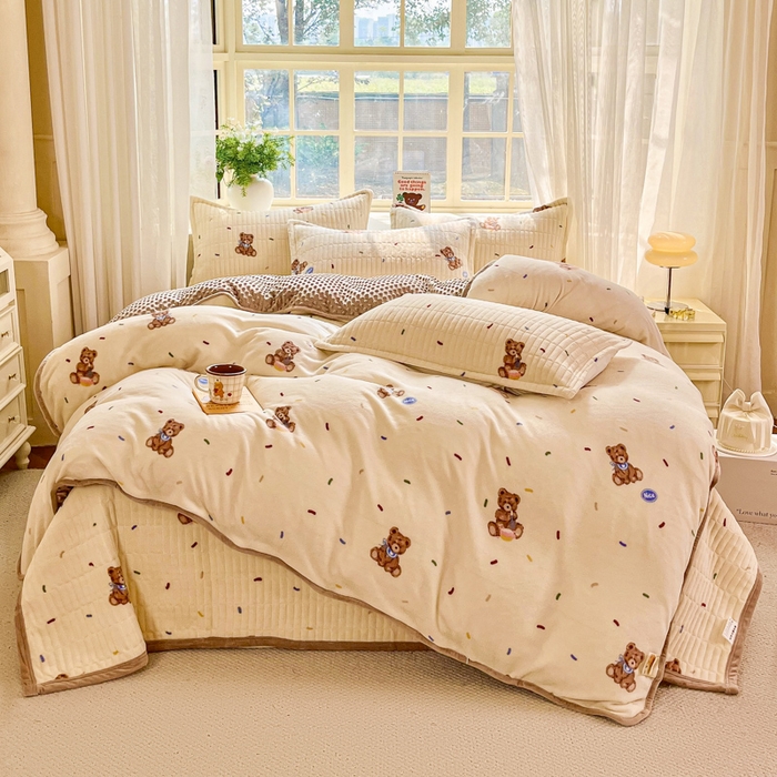 尚美家纺 2025冬季新品豆豆绒高克重床盖被套四件套 可爱熊