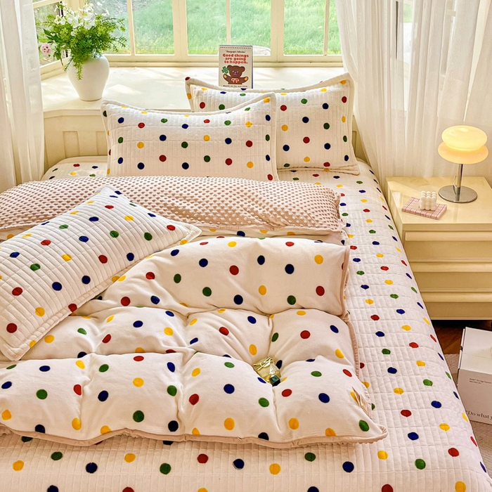 91家纺网 家纺一手货源 找家纺 尚美家纺 2025冬季新品豆豆绒高克重床盖被套四件套 米彩色小波点