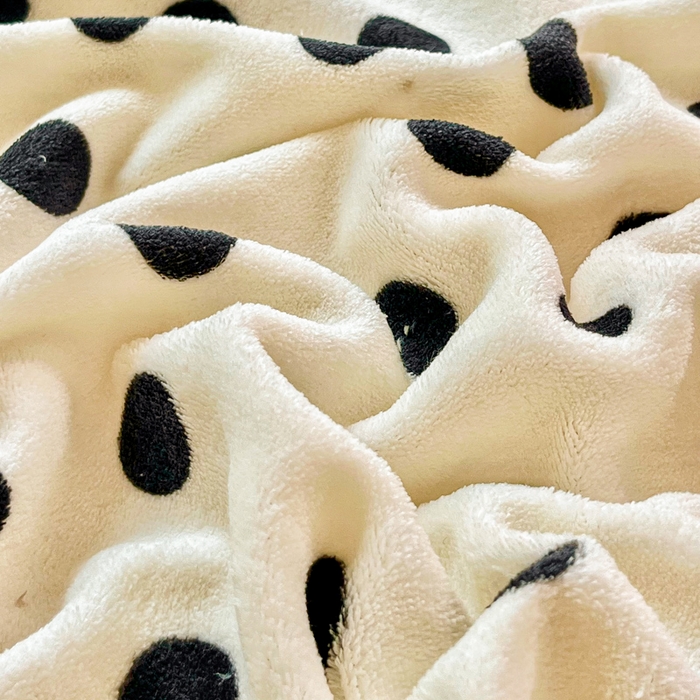 91家纺网 家纺一手货源 找家纺 尚美家纺 2025冬季新品豆豆绒高克重床盖被套四件套 小波点米色