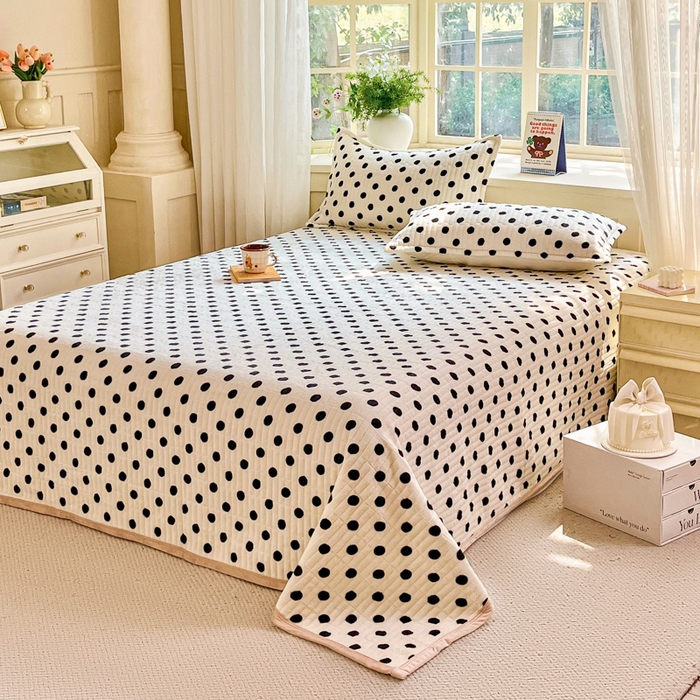 91家纺网 家纺一手货源 找家纺 尚美家纺 2025冬季新品豆豆绒高克重床盖被套四件套 小波点米色