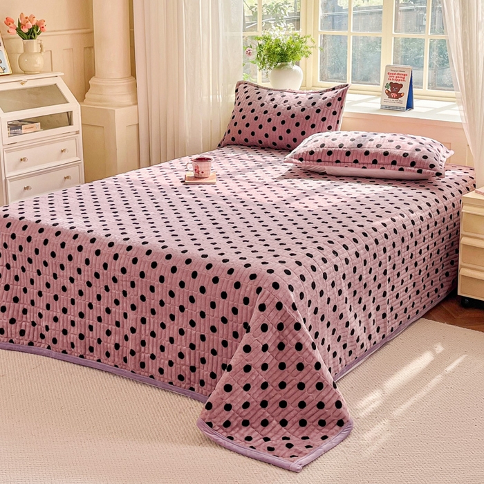 91家纺网 家纺一手货源 找家纺 尚美家纺 2025冬季新品豆豆绒高克重床盖被套四件套 小波点肉色