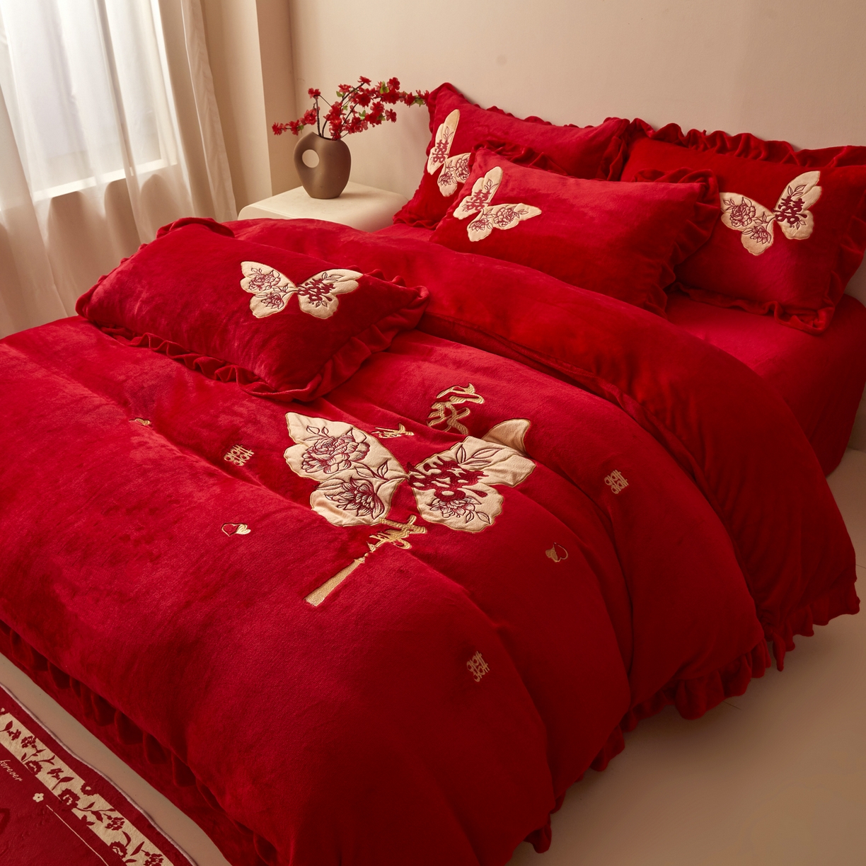 91家纺网 家纺一手货源 找家纺 千希家纺 2025新款220克牛奶绒贴布绣婚庆套件（提供买家秀） 家有喜事
