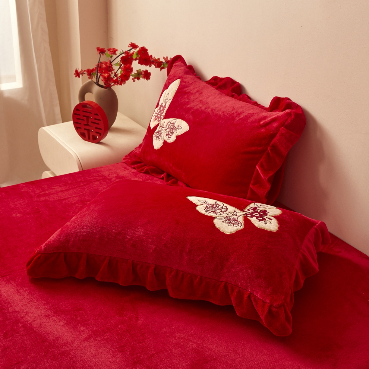 91家纺网 家纺一手货源 找家纺 （总）千希家纺 2025新款220克牛奶绒贴布绣婚庆套件（提供买家秀）