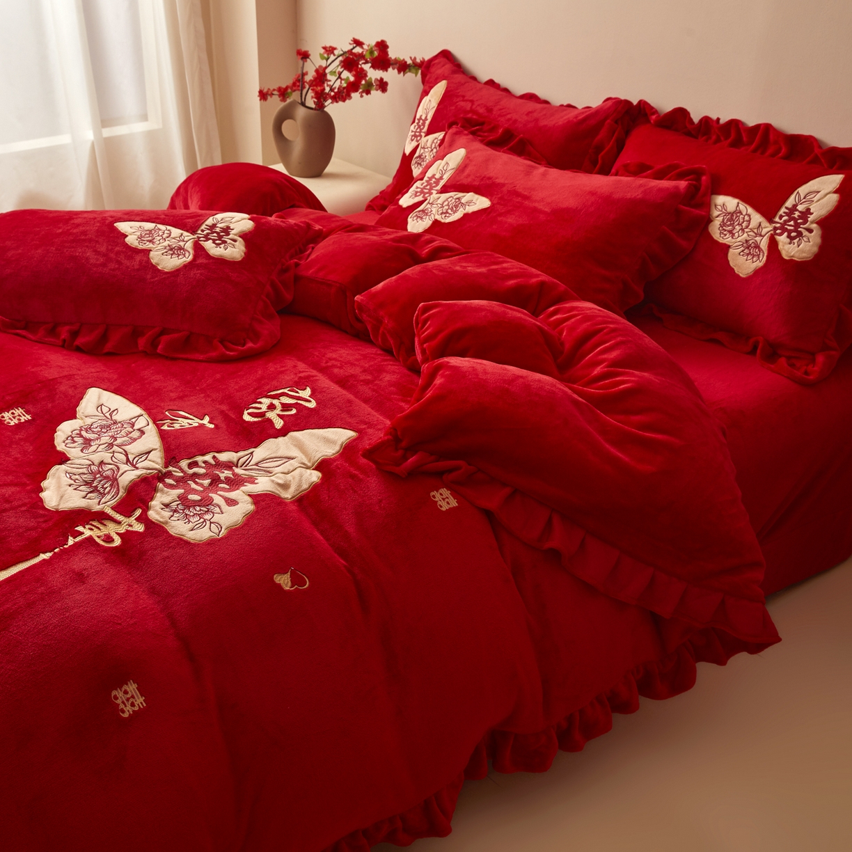 91家纺网 家纺一手货源 找家纺 千希家纺 2025新款220克牛奶绒贴布绣婚庆套件（提供买家秀） 家有喜事