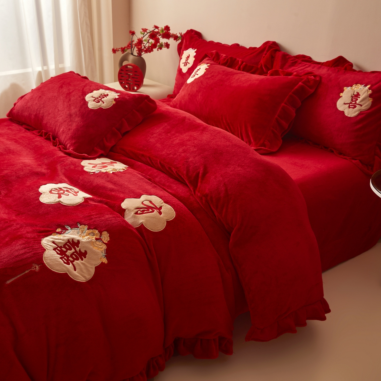 91家纺网 家纺一手货源 找家纺 千希家纺 2025新款220克牛奶绒贴布绣婚庆套件（提供买家秀） 吾家有喜
