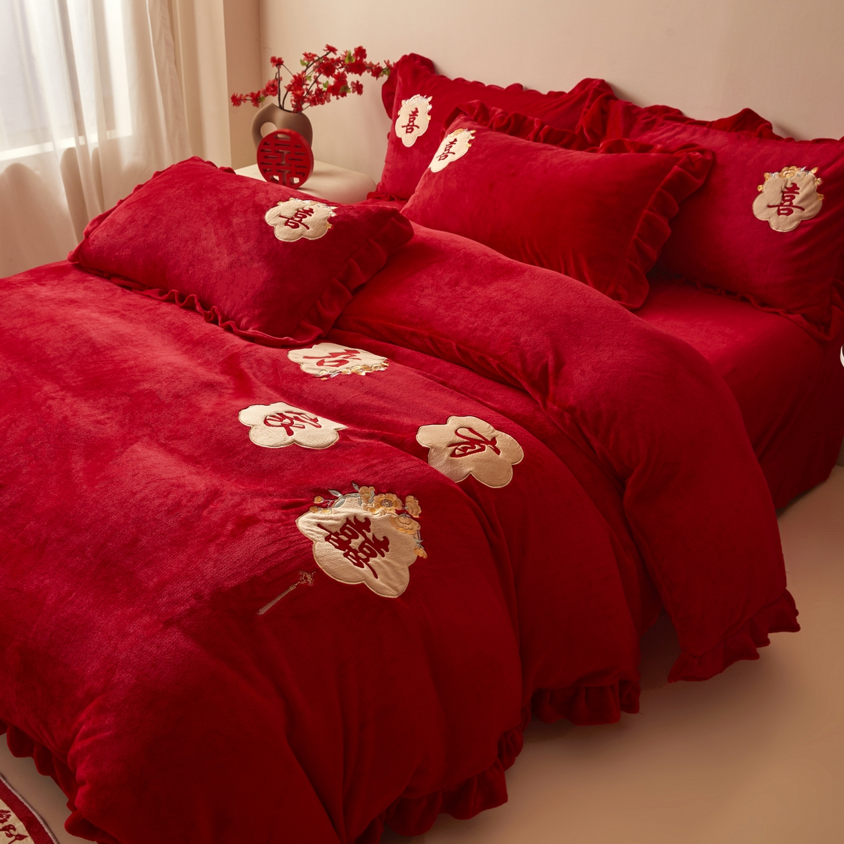 91家纺网 家纺一手货源 找家纺 千希家纺 2025新款220克牛奶绒贴布绣婚庆套件（提供买家秀） 吾家有喜