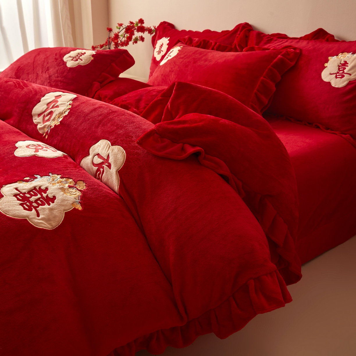 91家纺网 家纺一手货源 找家纺 千希家纺 2025新款220克牛奶绒贴布绣婚庆套件（提供买家秀） 吾家有喜