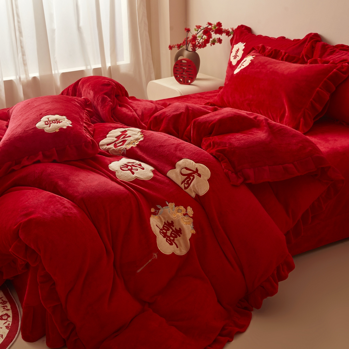 91家纺网 家纺一手货源 找家纺 千希家纺 2025新款220克牛奶绒贴布绣婚庆套件（提供买家秀） 吾家有喜