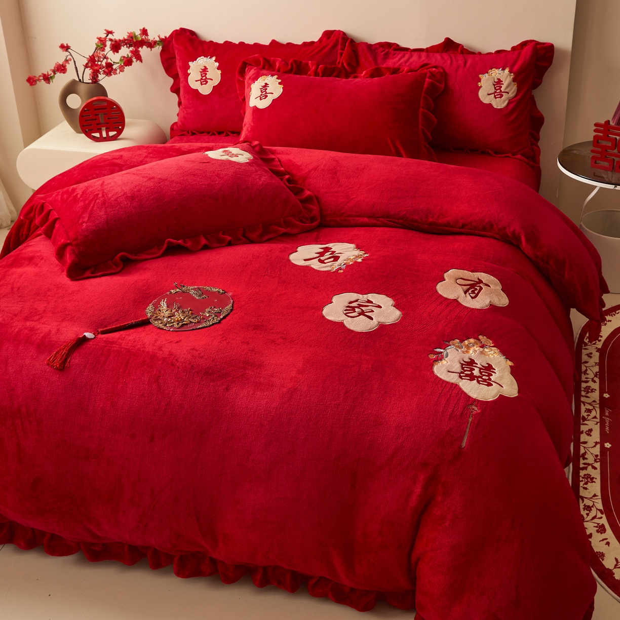 91家纺网 家纺一手货源 找家纺 （总）千希家纺 2025新款220克牛奶绒贴布绣婚庆套件（提供买家秀）
