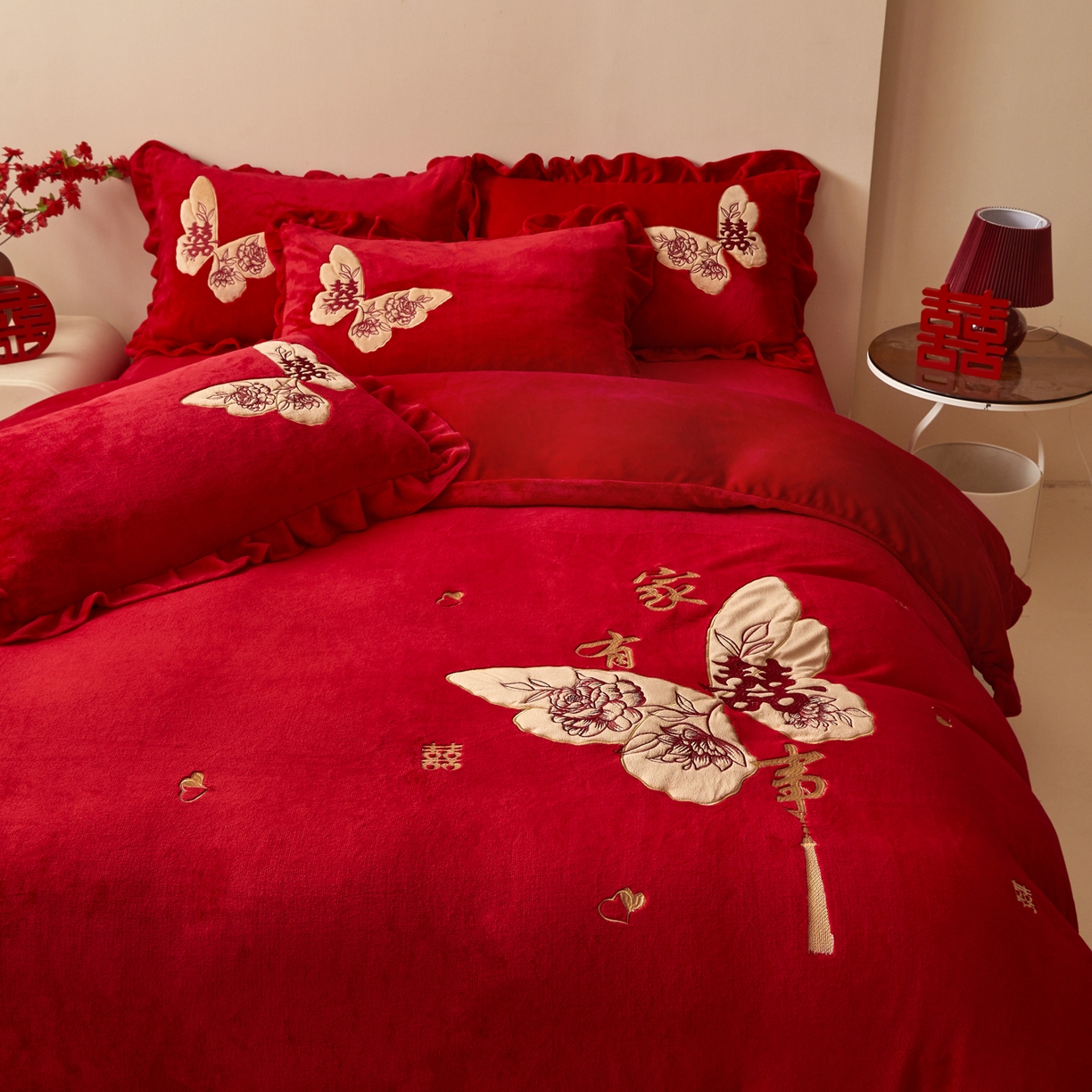 91家纺网 家纺一手货源 找家纺 千希家纺 2025新款220克牛奶绒贴布绣婚庆套件（提供买家秀） 家有喜事