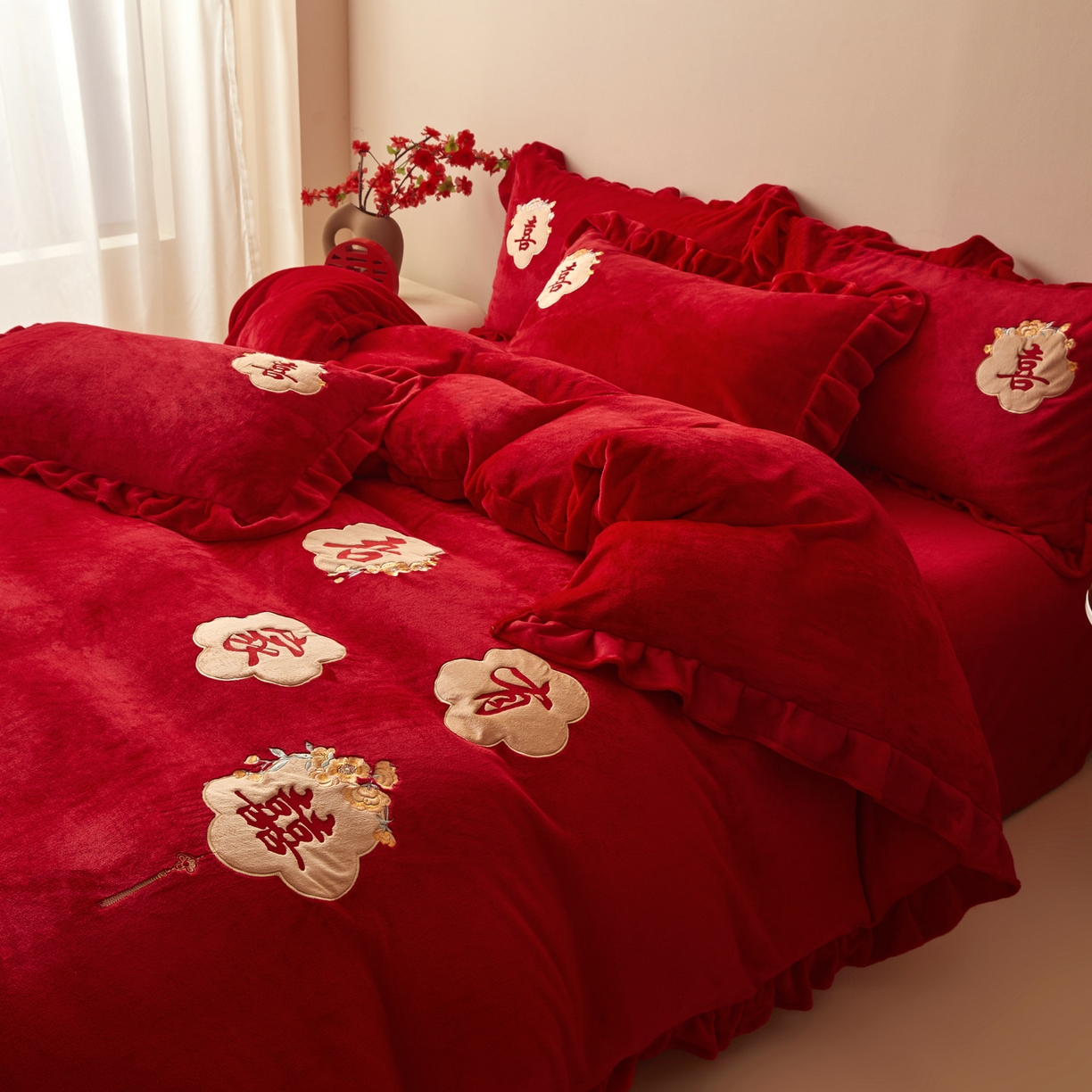 91家纺网 家纺一手货源 找家纺 千希家纺 2025新款220克牛奶绒贴布绣婚庆套件（提供买家秀） 吾家有喜