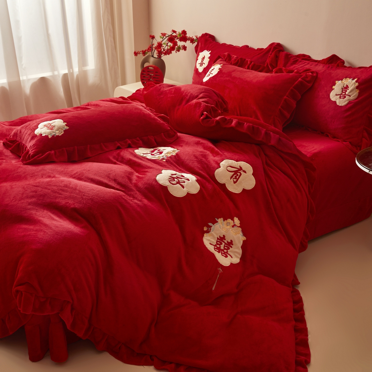91家纺网 家纺一手货源 找家纺 千希家纺 2025新款220克牛奶绒贴布绣婚庆套件（提供买家秀） 吾家有喜