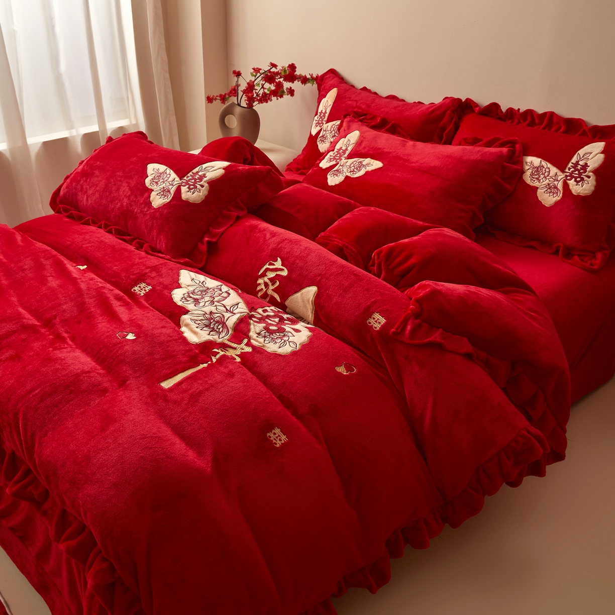 91家纺网 家纺一手货源 找家纺 千希家纺 2025新款220克牛奶绒贴布绣婚庆套件（提供买家秀） 家有喜事