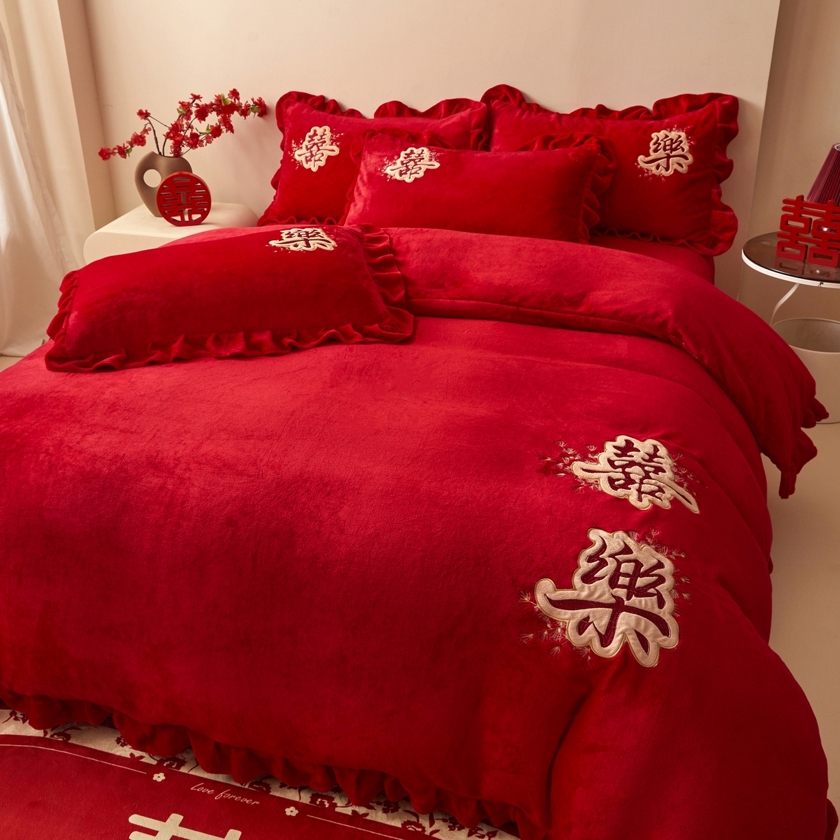 91家纺网 家纺一手货源 找家纺 （总）千希家纺 2025新款220克牛奶绒贴布绣婚庆套件（提供买家秀）