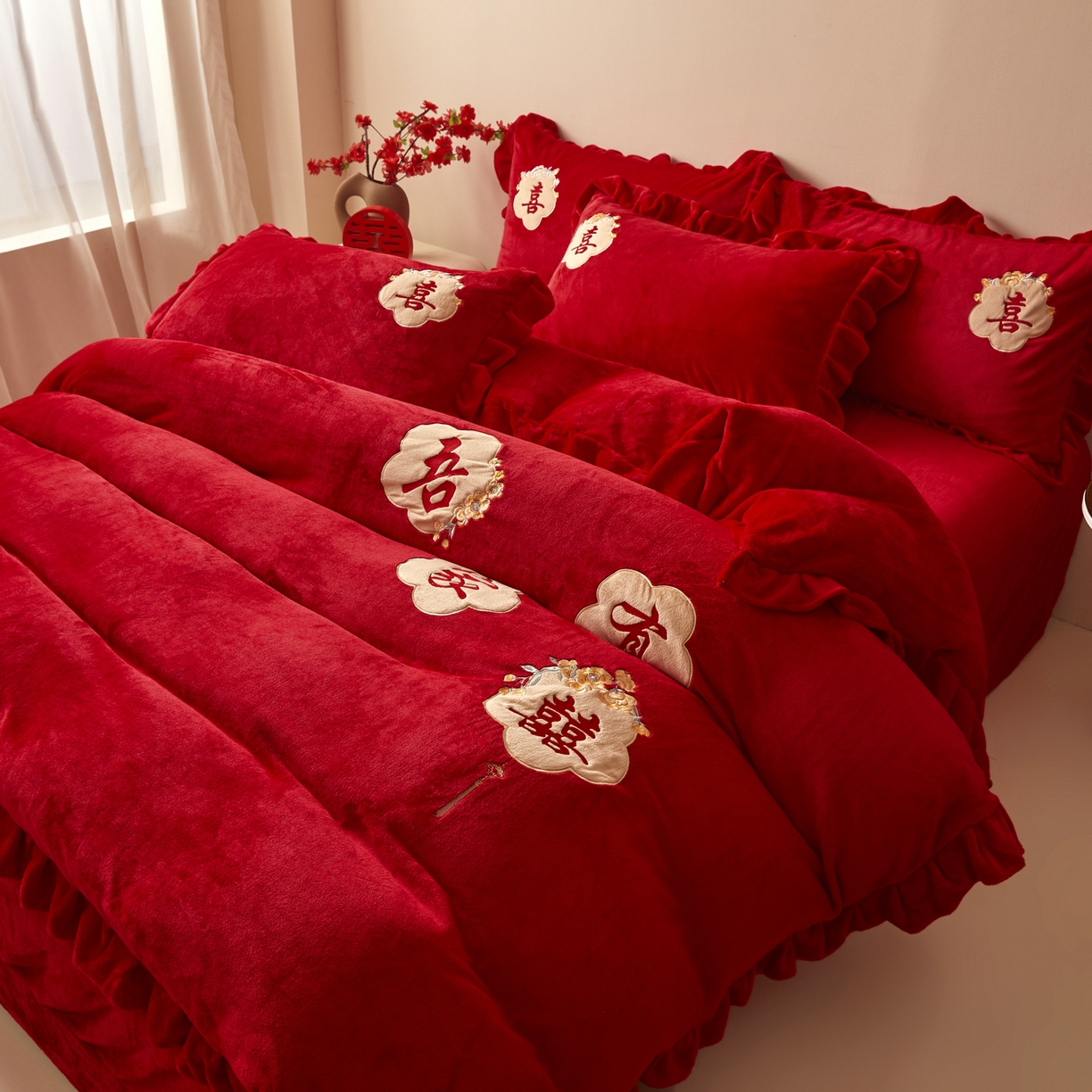 91家纺网 家纺一手货源 找家纺 千希家纺 2025新款220克牛奶绒贴布绣婚庆套件（提供买家秀） 吾家有喜