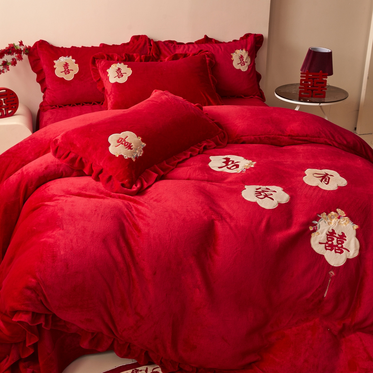 91家纺网 家纺一手货源 找家纺 千希家纺 2025新款220克牛奶绒贴布绣婚庆套件（提供买家秀） 吾家有喜