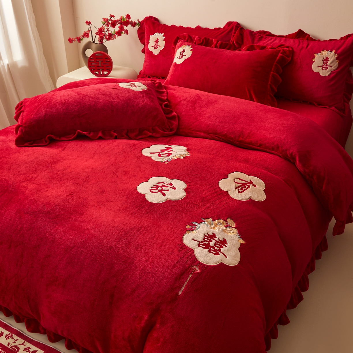 91家纺网 家纺一手货源 找家纺 千希家纺 2025新款220克牛奶绒贴布绣婚庆套件（提供买家秀） 吾家有喜