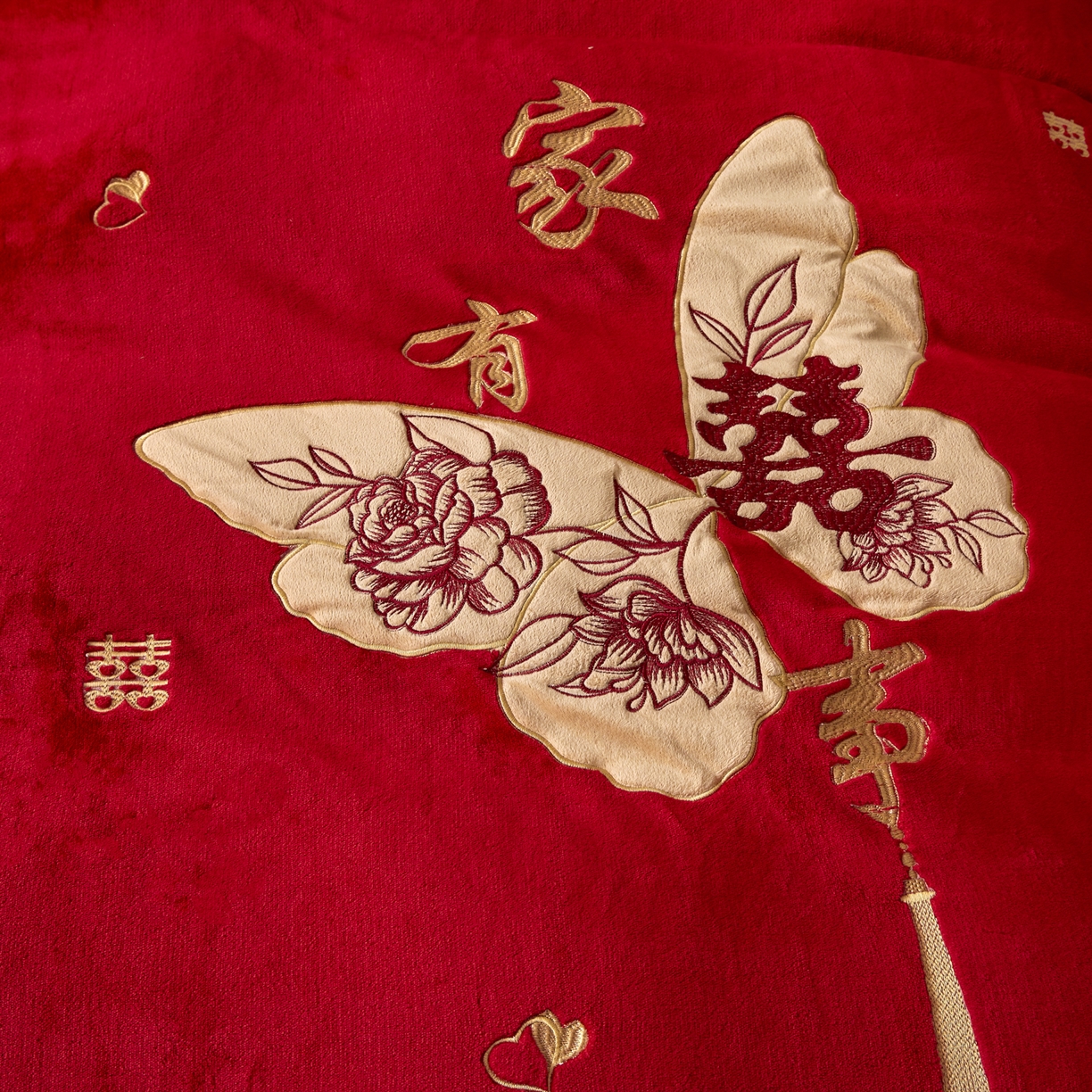 91家纺网 家纺一手货源 找家纺 （总）千希家纺 2025新款220克牛奶绒贴布绣婚庆套件（提供买家秀）