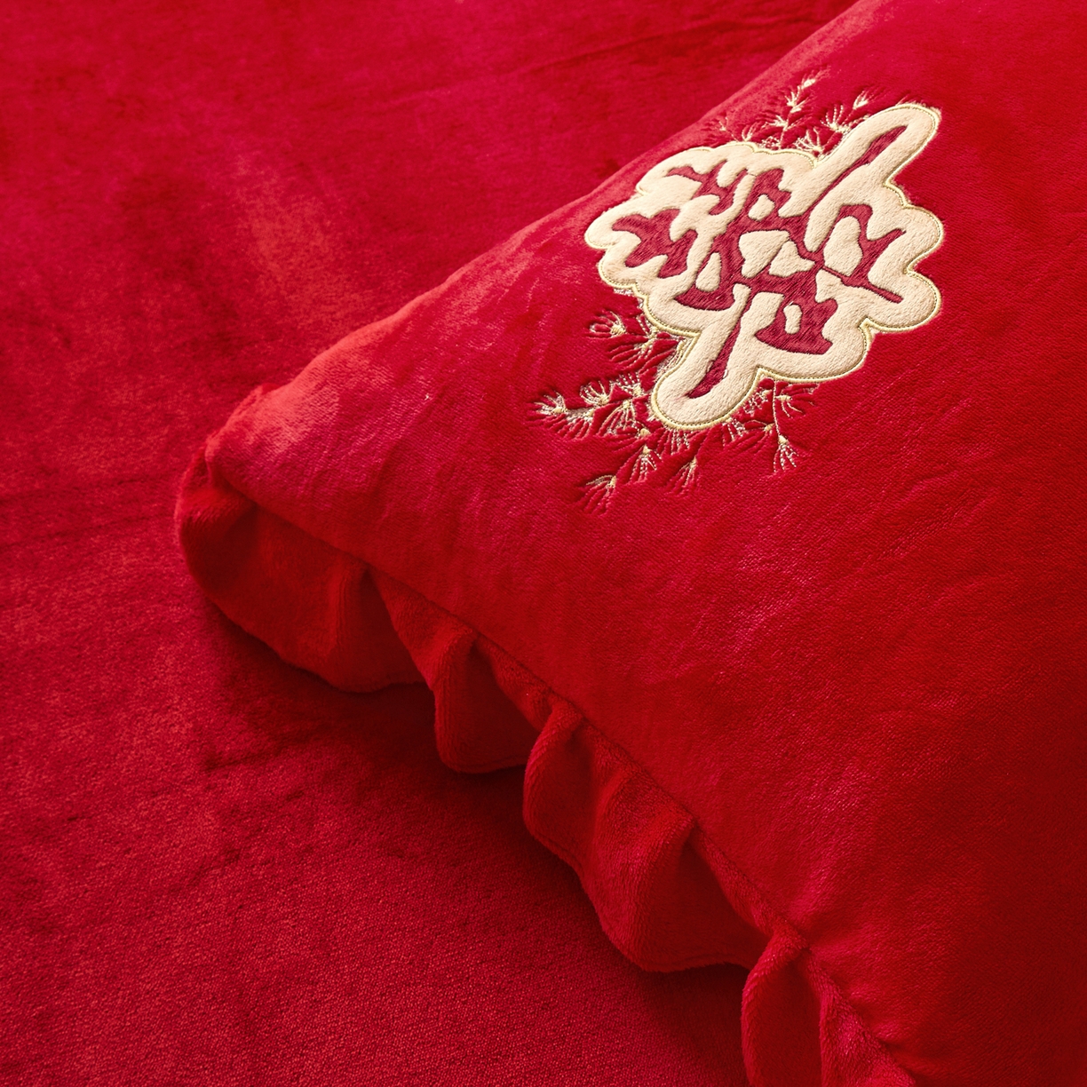 91家纺网 家纺一手货源 找家纺 千希家纺 2025新款220克牛奶绒贴布绣婚庆套件（提供买家秀） 贴布款-喜樂