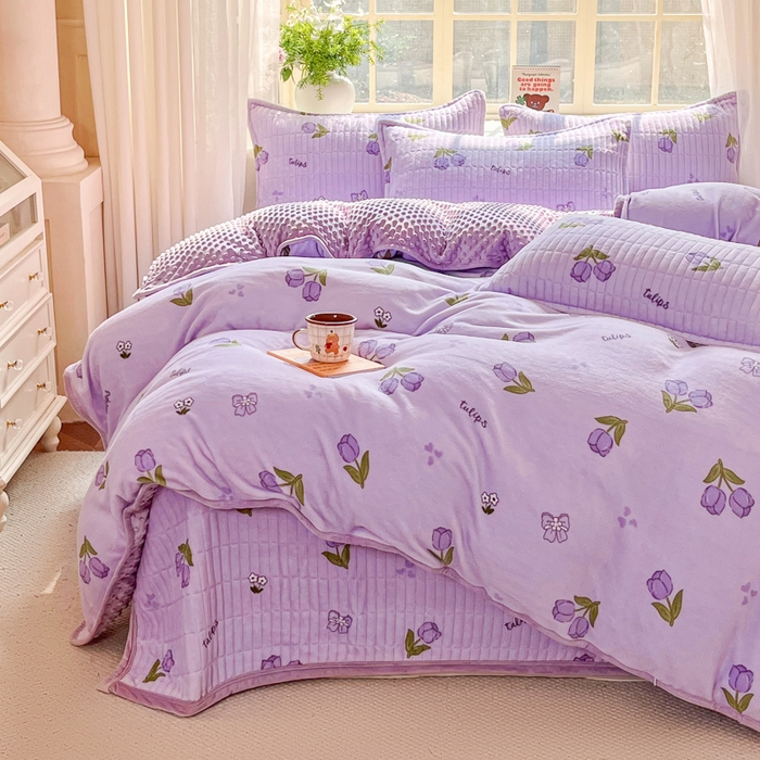 91家纺网 家纺一手货源 找家纺 尚美家纺 2025冬季新品豆豆绒高克重床盖被套四件套 紫色郁金香