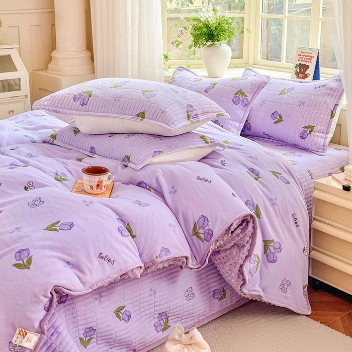 91家纺网 家纺一手货源 找家纺 尚美家纺 2025冬季新品豆豆绒高克重床盖被套四件套 紫色郁金香