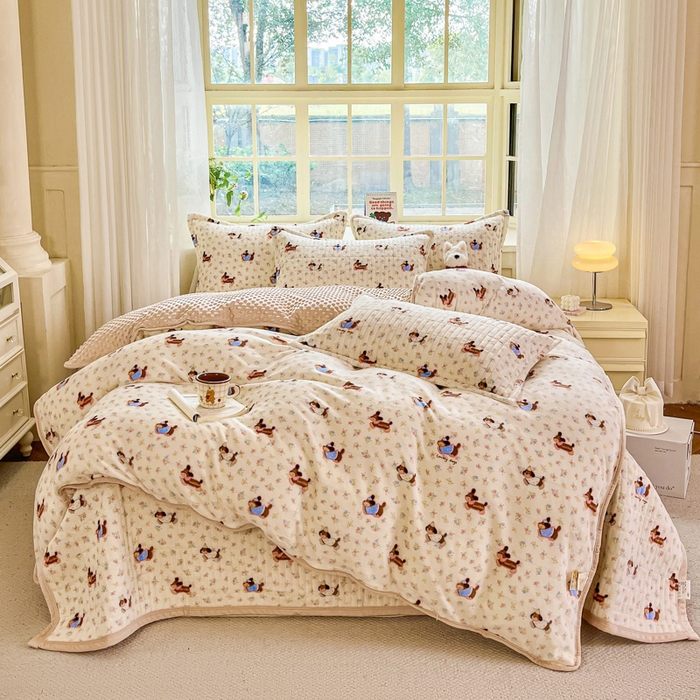 尚美家纺 2025冬季新品豆豆绒高克重床盖被套四件套 香肠狗